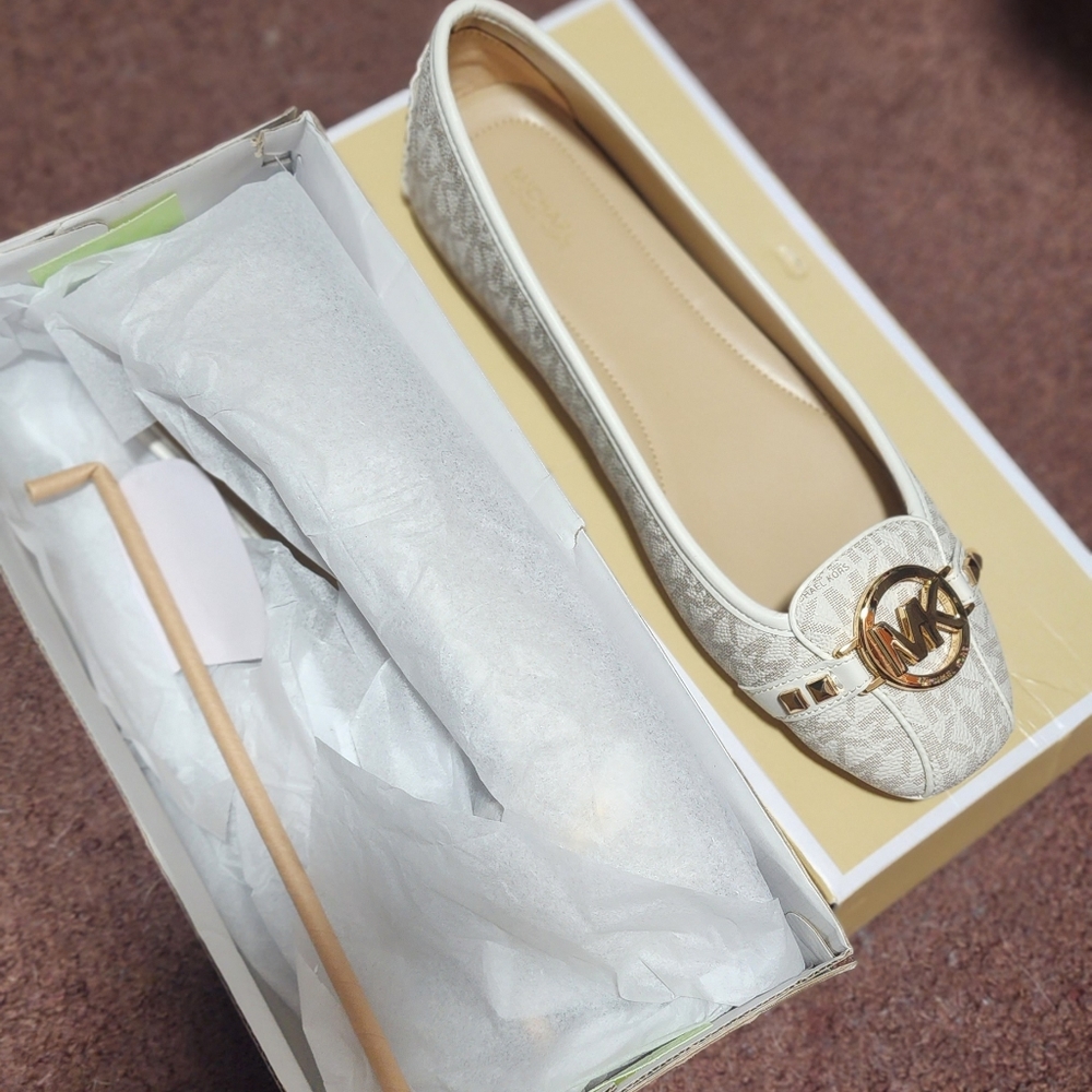 Michael Kors Vanilla Flats